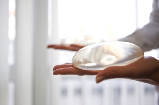 Breast implants and hashimoto's